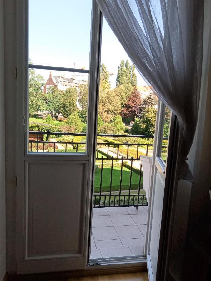 Dom Notre Dame Bed & Breakfast วรอตซวาฟ ภายนอก รูปภาพ